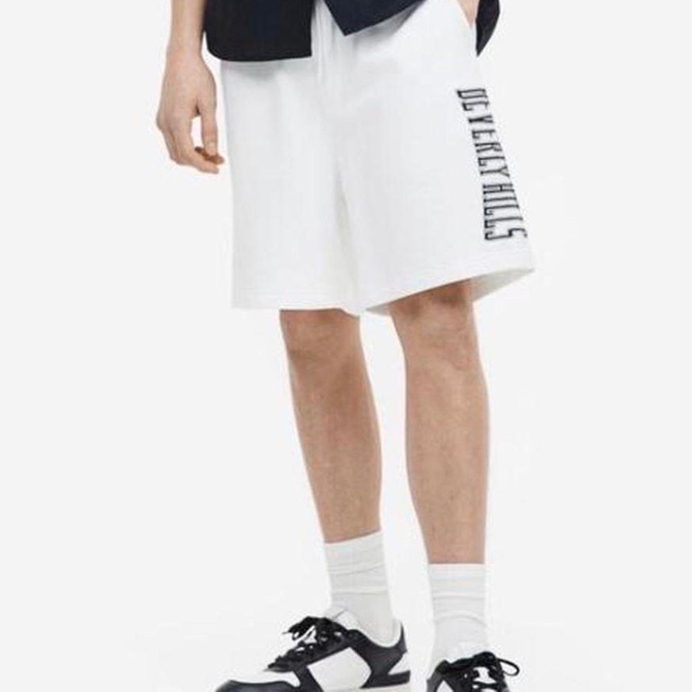 H&M sweat shorts white regular fit coupe stretch skate y2k active wear bottoms